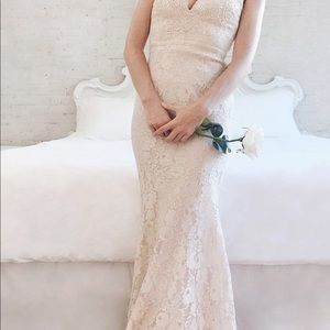Beautiful Lace Mermaid Style Wedding Dress NWT